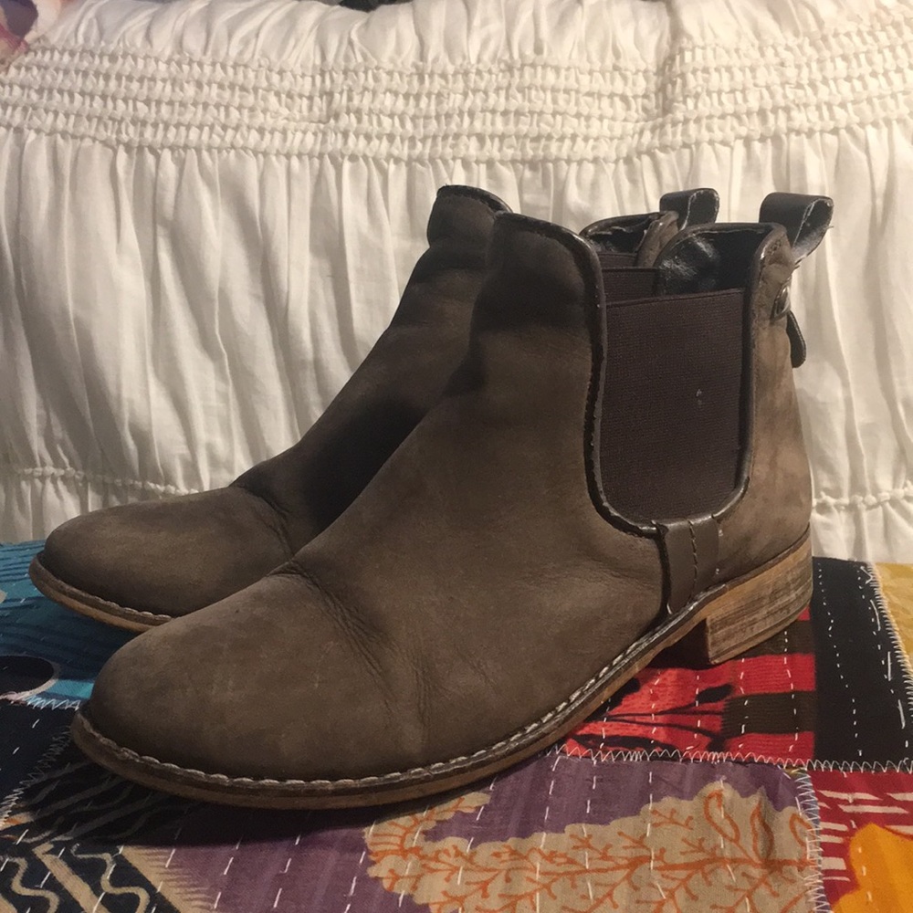 Steve Madden Chelsea boots